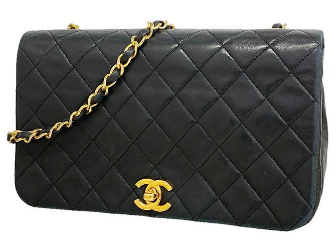 Bolsa de Ombro com Corrente Chanel Matelassé Preto