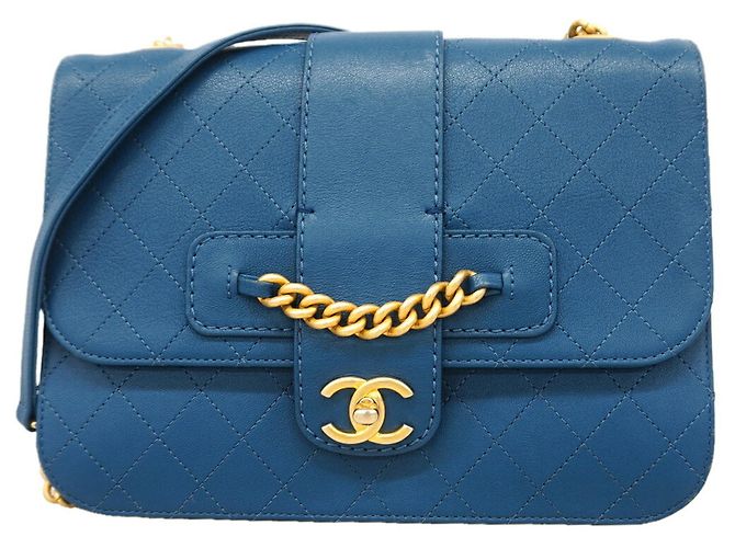 Bolsa de Ombro com Corrente Chanel Matelassé Azul