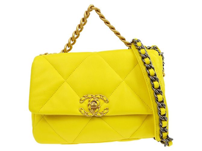 Bolsa de aba Chanel 19 em pele de cordeiro acolchoada Amarelo