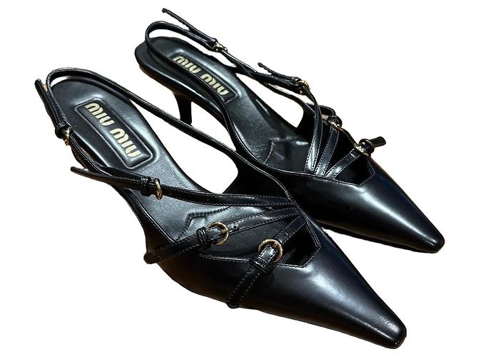 Miu Miu Slingback-Pumps aus schwarzem Leder mit Kitten-Heel