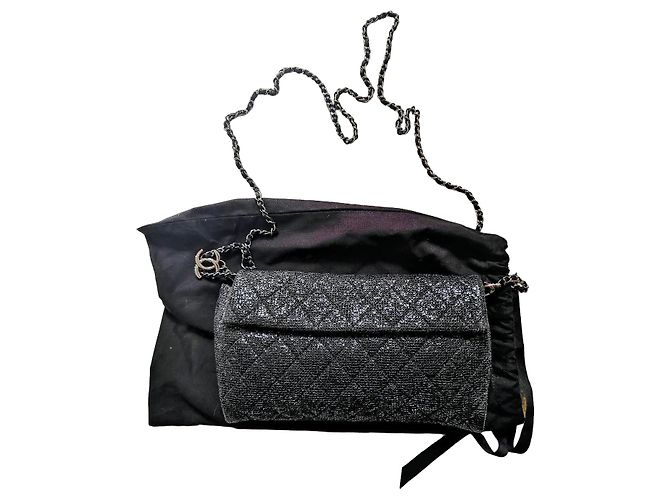 Bolsa de ombro Chanel em couro preto