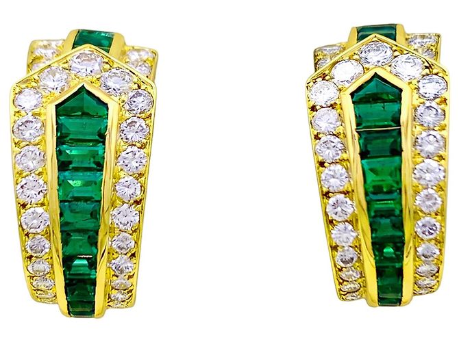 Orecchini Van Cleef & Arpels, "Ceinture", oro giallo, diamanti e smeraldo.