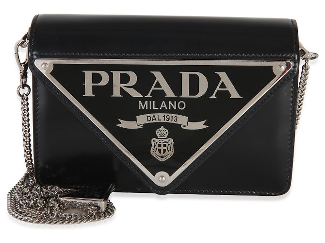 Bolsa Tiracolo Prada em couro Spazzolato preto com placa de logo triângulo e aba