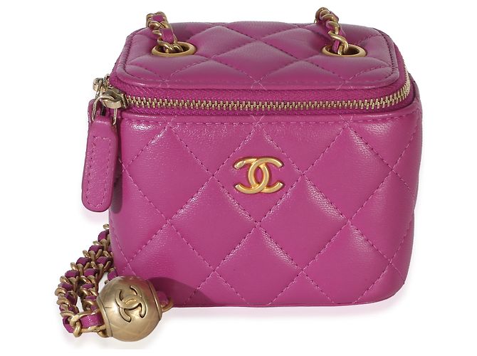 Mini Vanity Case Chanel Pearl Crush em pele de cordeiro acolchoada roxo escuro com corrente