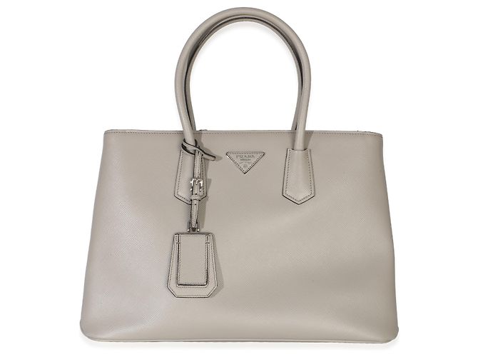 Prada Bolso Tote Twin Grande de Cuero Saffiano Gris Claro con Cierre Turnlock Castaño