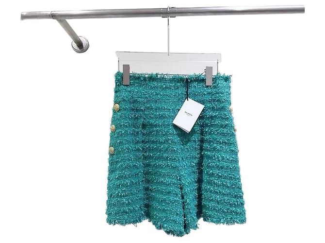 Saia-short Balmain em tweed turquesa com botões dourados Multicor