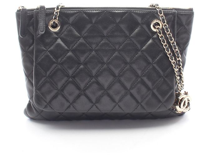 Borsa a tracolla Chanel Matelassé in pelle d'agnello nera Nero