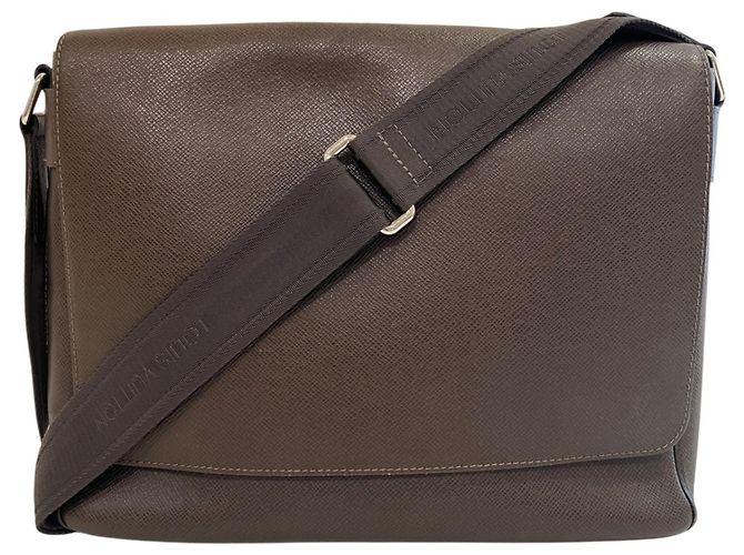 Bolsa Messenger Louis Vuitton Roman MM Marrom