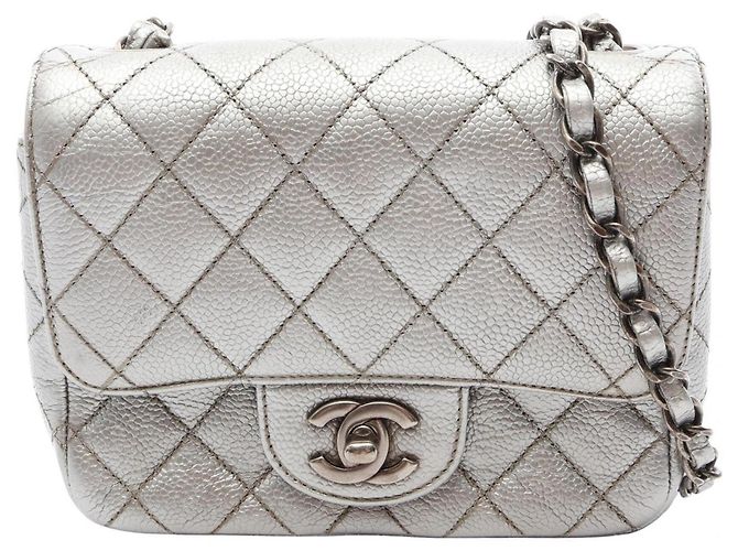 Bolsa de Ombro Chanel Mini Matelassé em Prata