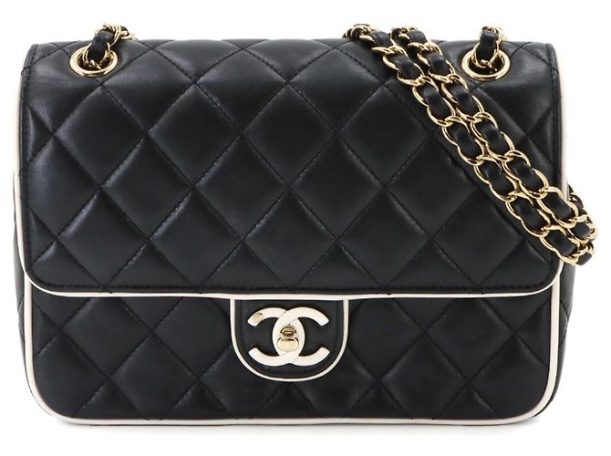 Bolsa de Ombro com Corrente Chanel Matelasse Preto Branco