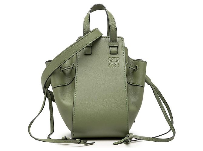 Bolso Hammock Mini de piel verde con cordón LOEWE