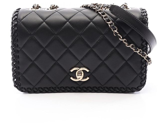 Timeless Borsa a tracolla Chanel Matelassé con patta completa Nero