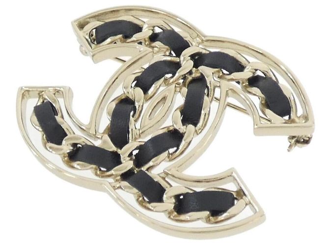 Broche de couro preto e dourado Chanel AB0568