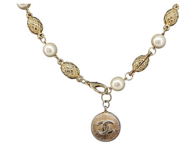 Collar de perlas CHANEL metal Gold White CC Auth 201532 Blanco Dorado