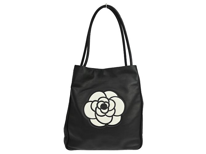Chanel Camellia Lambskin Medium Preto