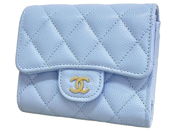Chanel Light Blue Tri-fold Geldbörse Hellblau