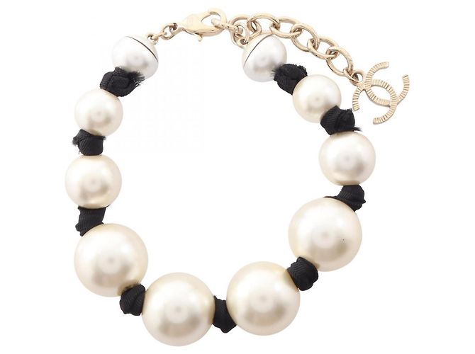 Classique Bracelet avec breloque Chanel Coco Mark A16K Noir Blanc Doré