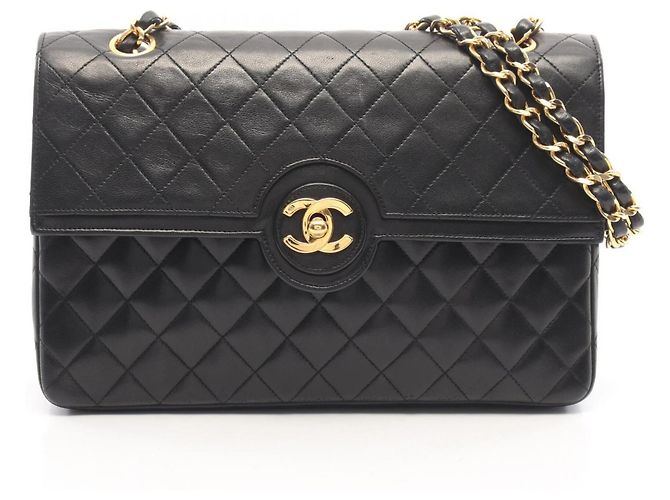 Borsa a tracolla Chanel in pelle d'agnello matelassé nera Nero