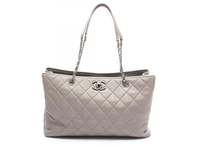 Saco Tote com Corrente Chanel Matelassé Prata