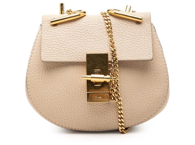 Chloé Drew Nano Crossbody-Tasche aus genarbtem Kalbsleder in Braun Beige