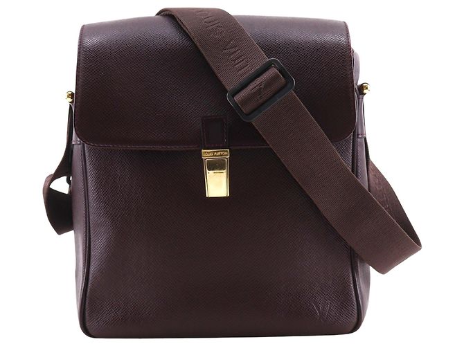 Louis Vuitton Yaranga Messenger Taiga Leather Medium Bordeaux