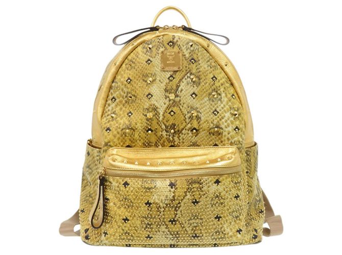 Mochila de couro com relevo dourado MCM