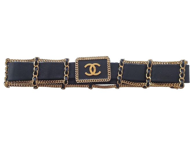Cinto Chanel em couro preto e corrente dourada Dourado
