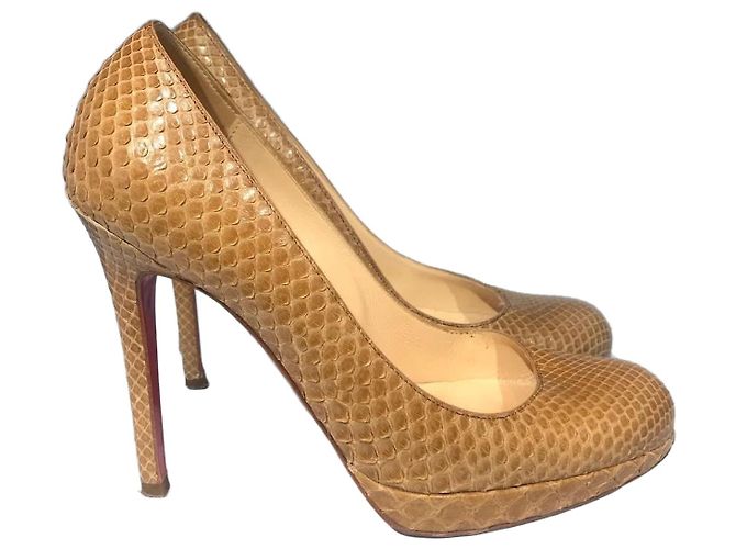 Zapatos de tacón Christian Louboutin T.35,5 Camello