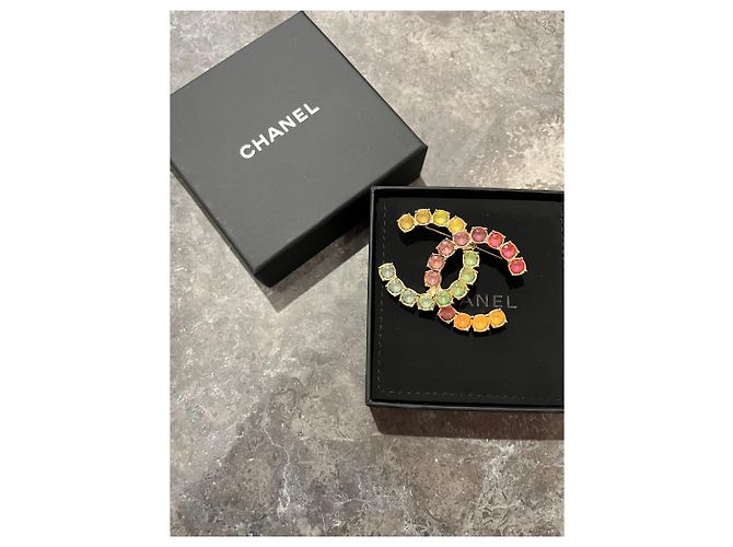 Spilla Chanel CC multicolore D'oro