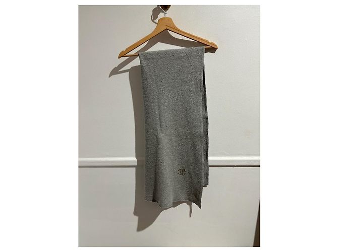 Sciarpa Chanel grigia in lana e seta con logo CC in cristallo Grigio