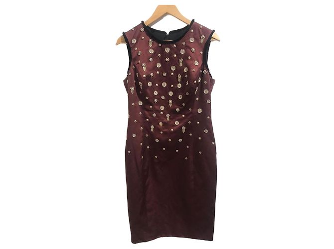 Vestido Jason Wu de cetim borgonha com bordados de pérolas e cristais Bordeaux