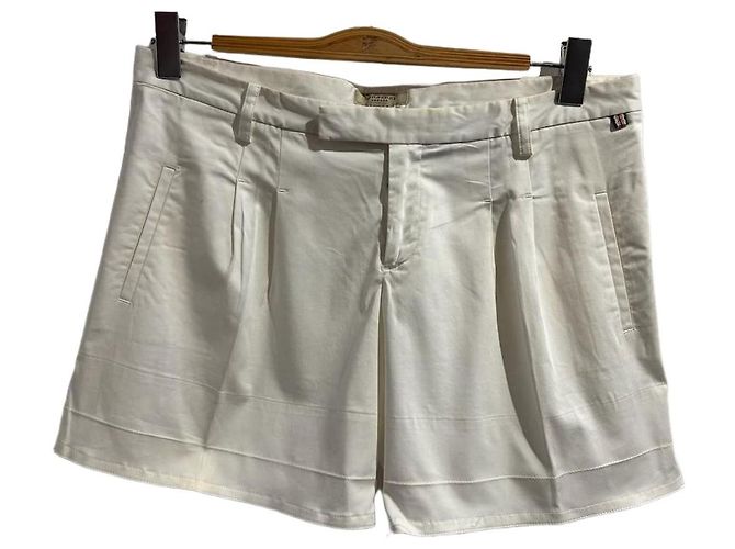 Shorts Burberry branco T.38