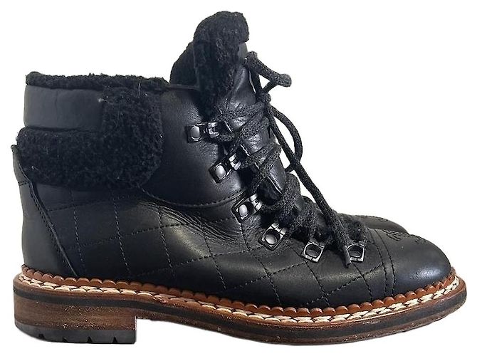Bottines Chanel noires T.37 Black