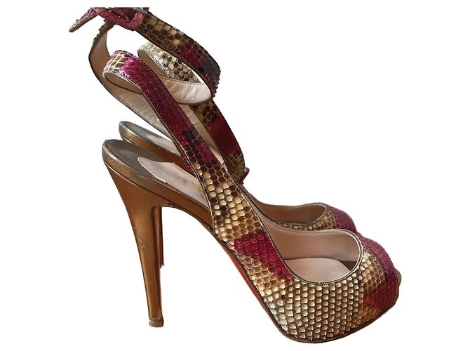 Zapatos de tacón Christian Louboutin python T.37,5 Verde