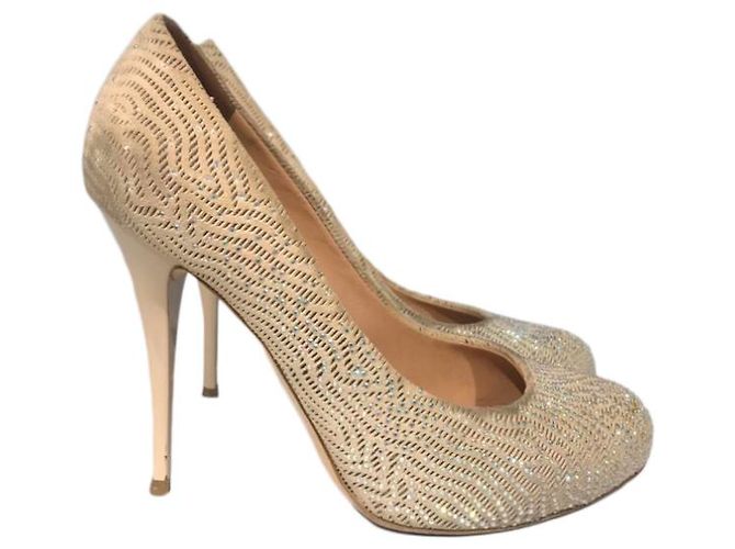 Escarpins Giuseppe Zanotti T.36,5 Bege