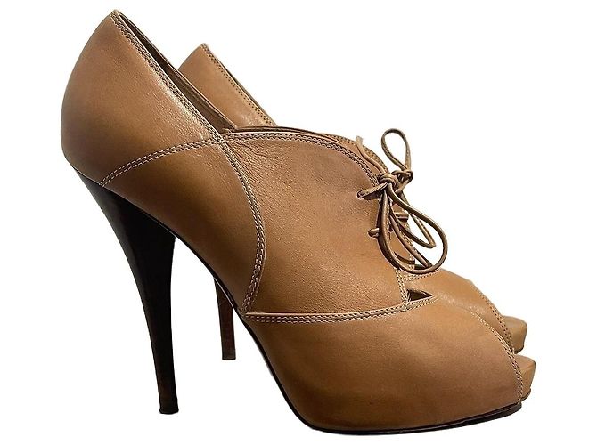 Botas Fendi camel T.40 Camelo