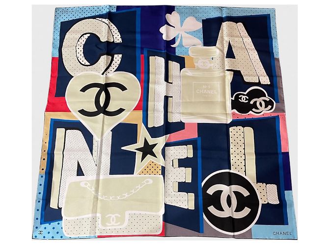 Foulard Chanel in seta blu a pois con logo CC 90x90