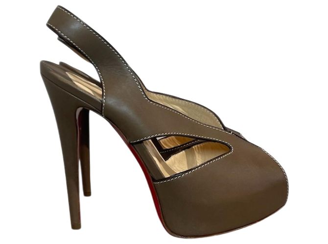 Christian Louboutin Pumps camel T.37 Kamel