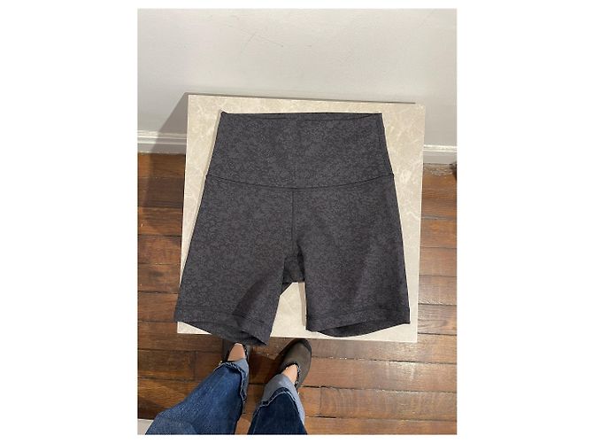 Autre Marque Lululemon Shorts grau T.XS