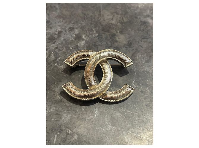 Chanel Brosche CC Form in Gold Golden