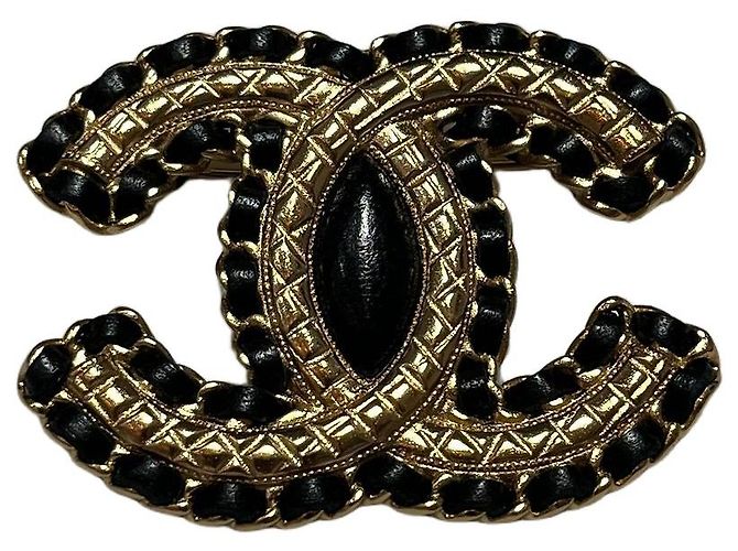 Broche Chanel dorée et cuir noir