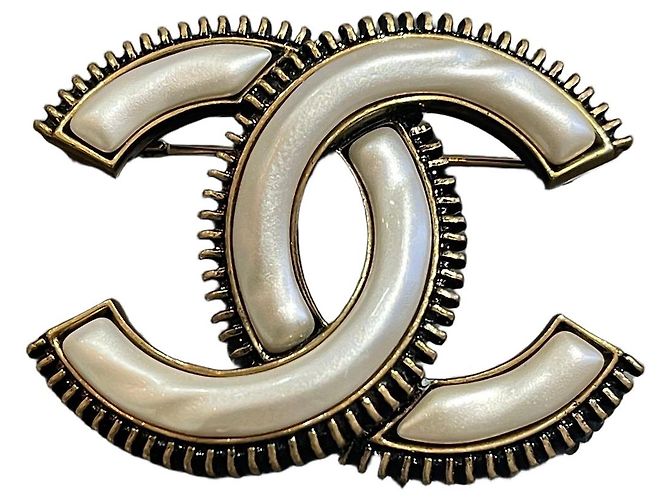 Chanel Brosche weißes Perlmutt