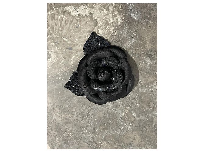 Broche Chanel Camélia Negro