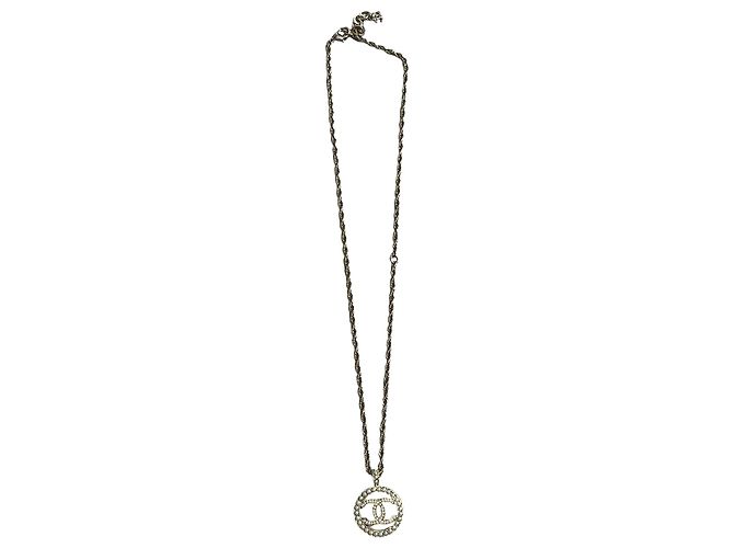 Colar Chanel CC pérolas