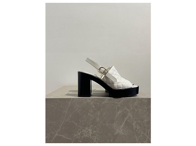 Sandali Chanel bianchi T.37 Bianco