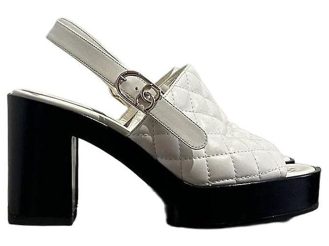 Sandales Chanel blanches T.37 White