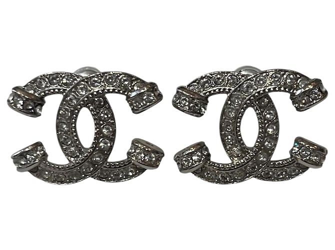 Boucles d'oreilles Chanel CC argents Argenté