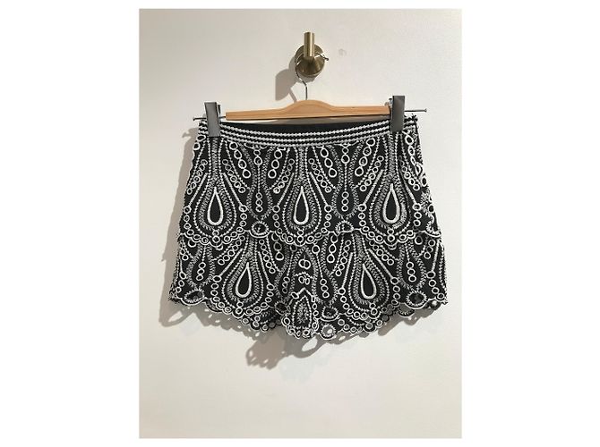 Shorts Iro Nicky de algodão preto com bordados brancos