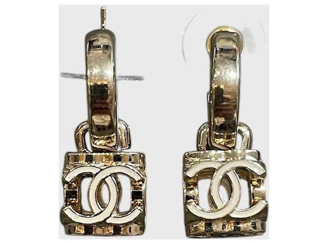 Orecchini Chanel a cerchio cubo D'oro