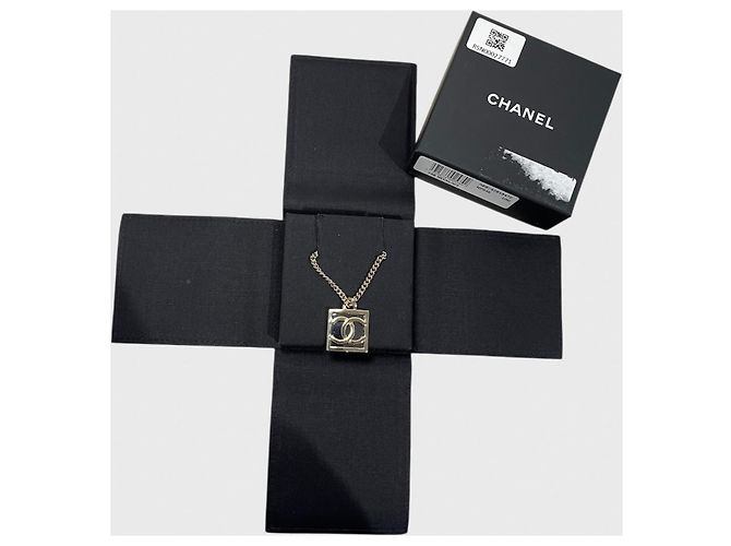Collana Chanel quadrata CC D'oro
